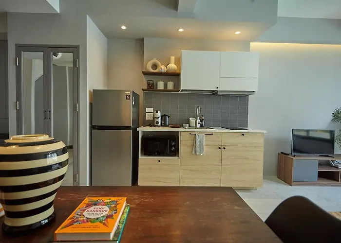 Spacious Duplex 2 Bedroom Max 6 Guests - 3 Min Walk To Bts Nana * Bangkok