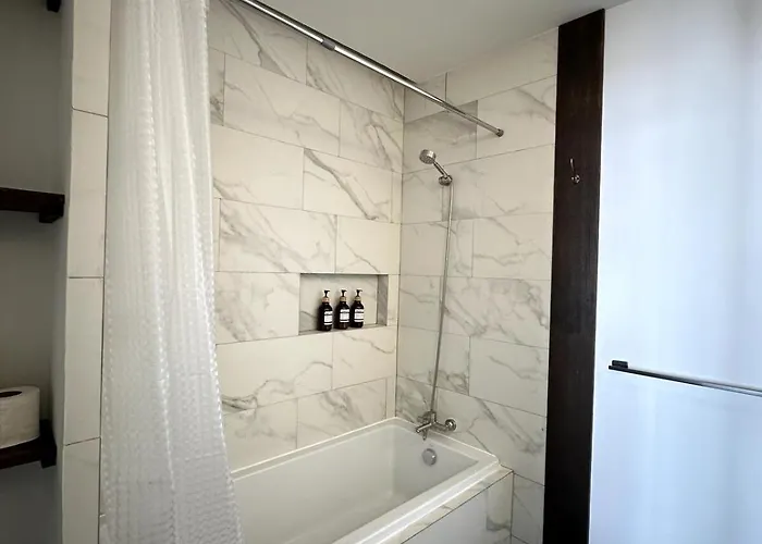 Spacious Duplex 2 Bedroom Max 6 Guests - 3 Min Walk To Bts Nana Bangkok